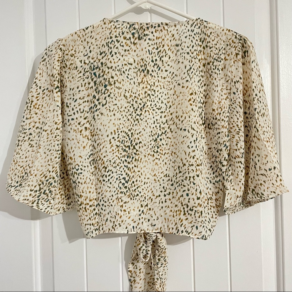 NWT Olivaceous Printed Tie-Front Cropped Blouse - Picture 6 of 8